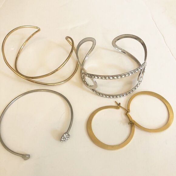 Bracelets Earrings Costume Jewelry LOT of 4 Goldtone Silvertone Unbranded Cuff - Picture 1 of 6